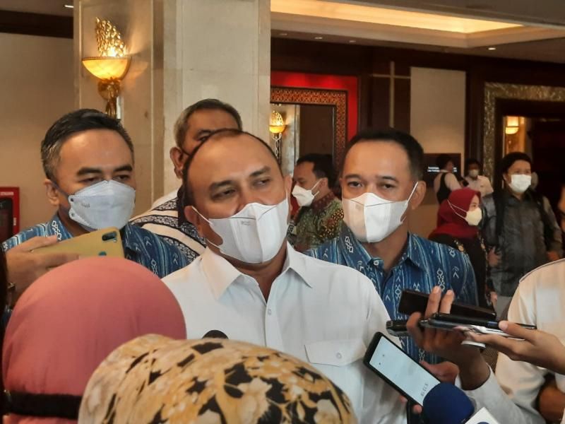 podiumnews.com-Kominfo Target Bangun BTS di 7.904 Lokasi